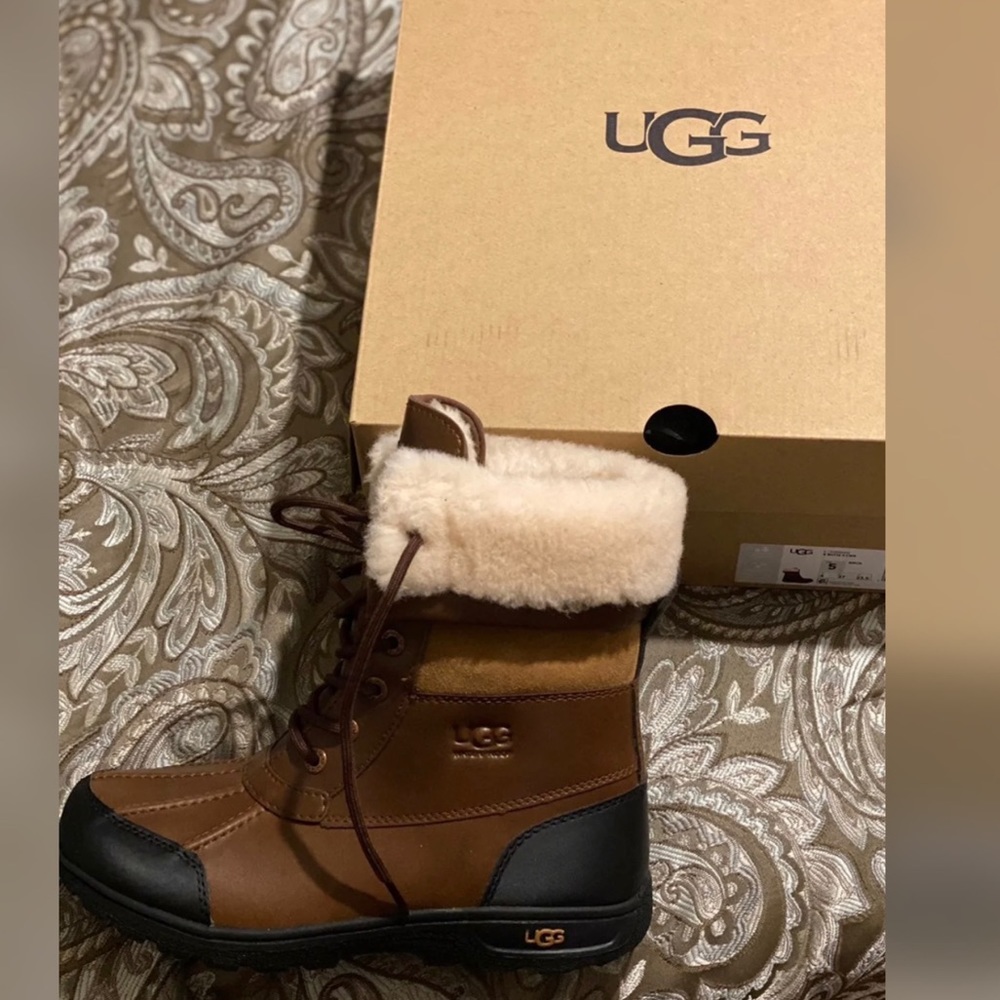 Ugg-Brutte II CWR-size 5 big kid/7 adult